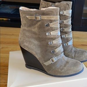 BCBG Green suede wedge boots